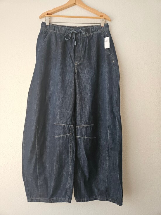 Old Navy Pants - NWT Old Navy Dark Blue barrel leg Denim Pants